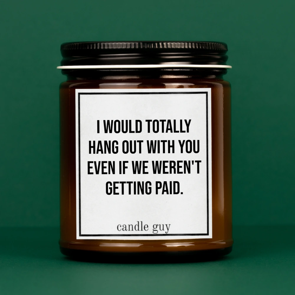 Brennende braune Kerze mit Spruch "I Would Totally Hang Out With You."
