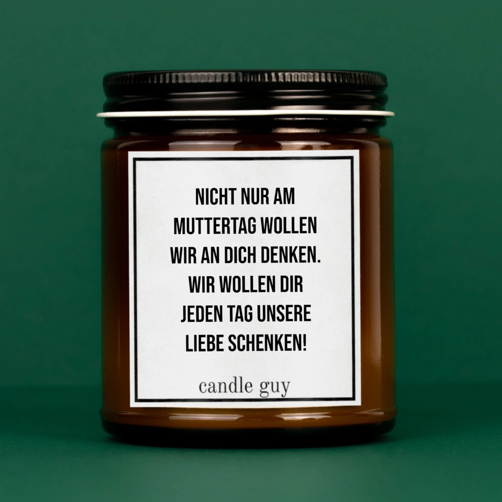 Brennende braune Kerze mit Spruch "Wir wollen dir jeden Tag Liebe schenken!"