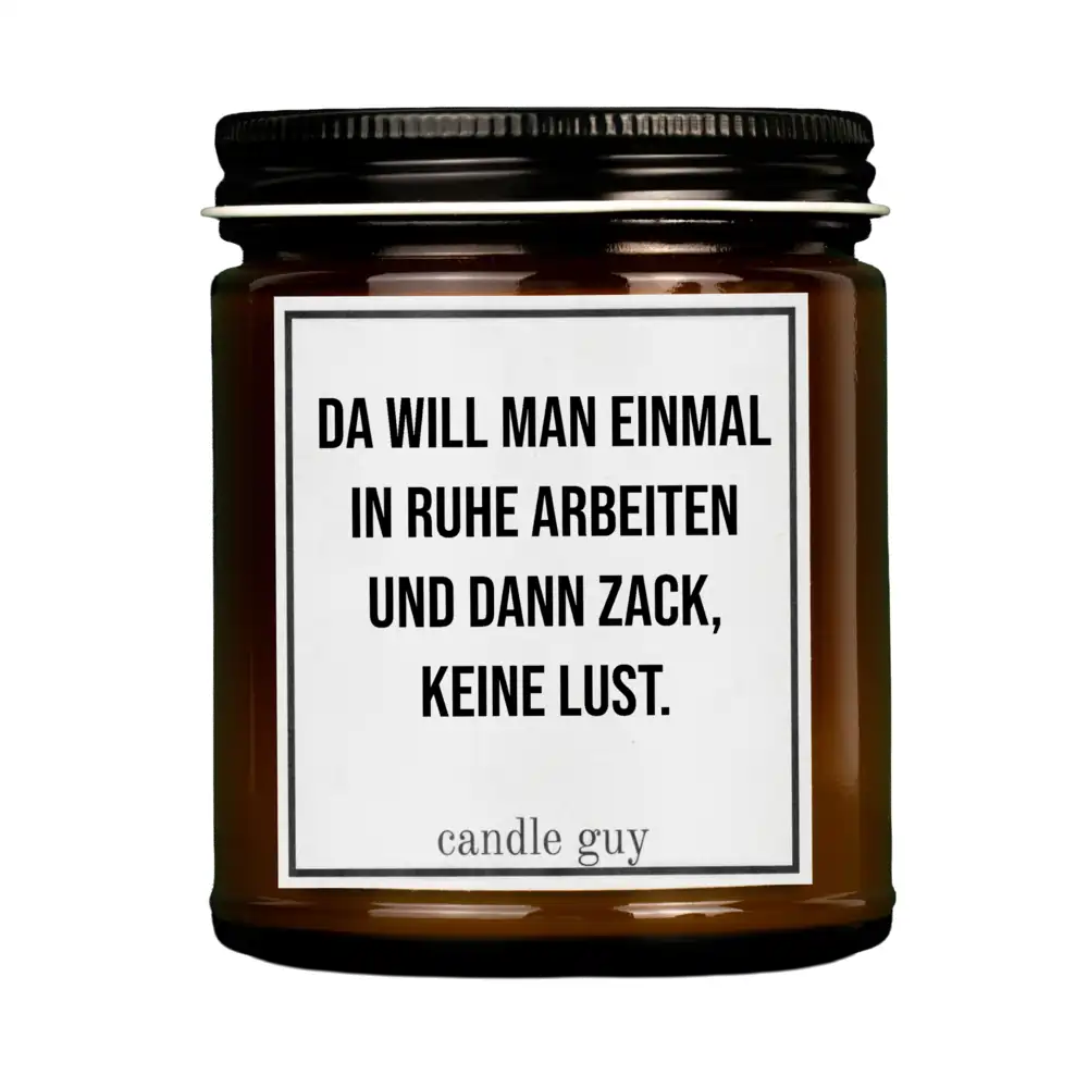 Braune Kerze mit Spruch "Da will man einmal in Ruhe arbeiten." im Studio