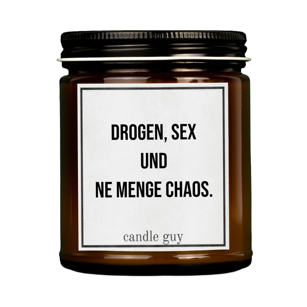Braune Kerze mit Spruch "Drogen, Sex und ne Menge Chaos." im Studio