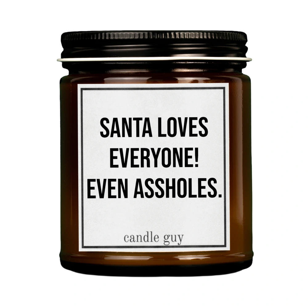 Braune Kerze mit Spruch "Santa loves everyone! Even assholes." im Studio